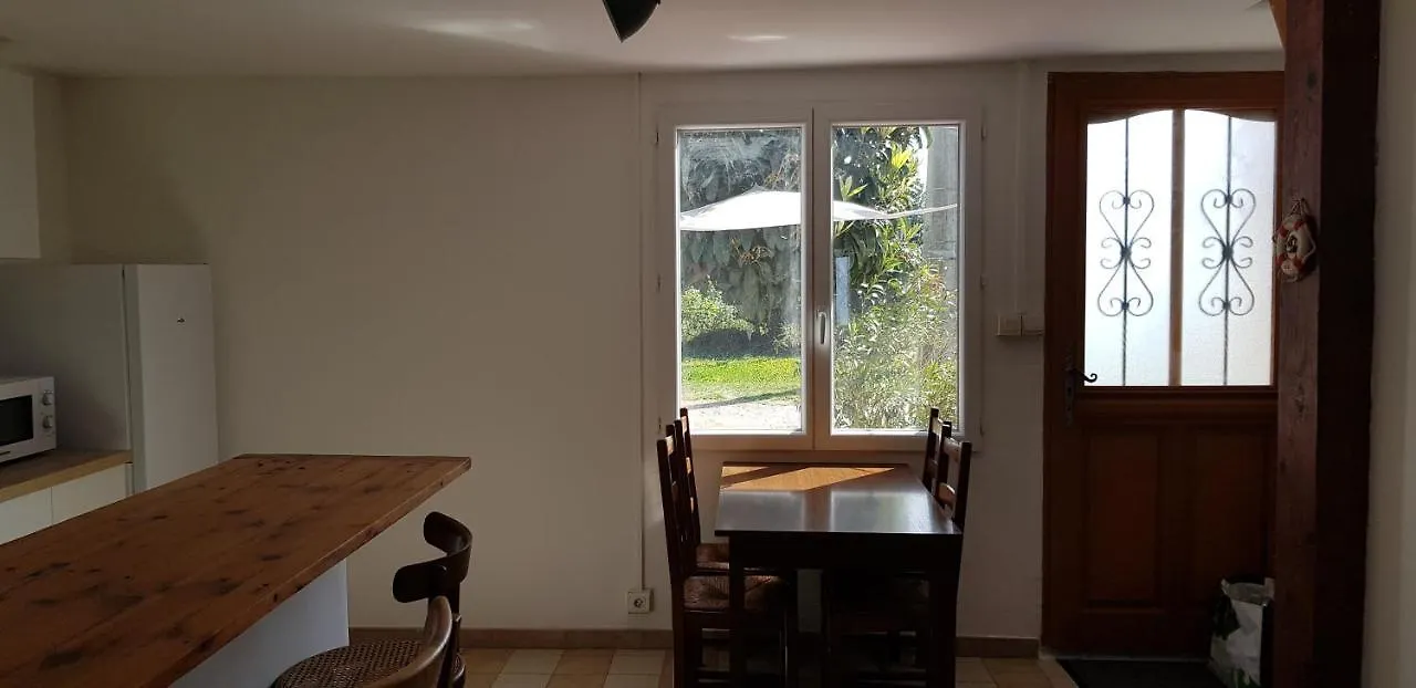 Petite Maison Refaite A Neuf Dans Mas Du 19Eme Siecle Arles