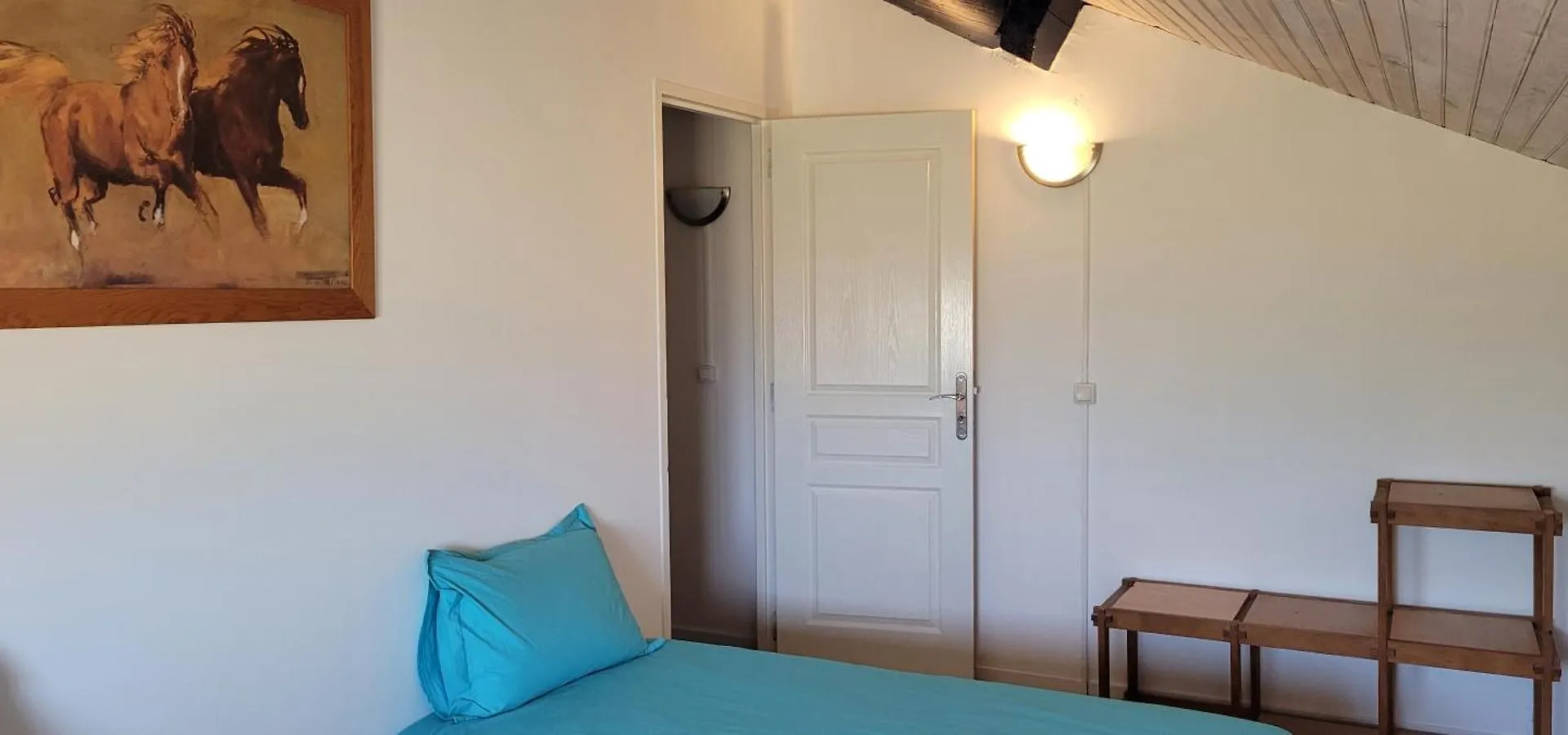 Petite Maison Refaite A Neuf Dans Mas Du 19Eme Siecle Arles France
